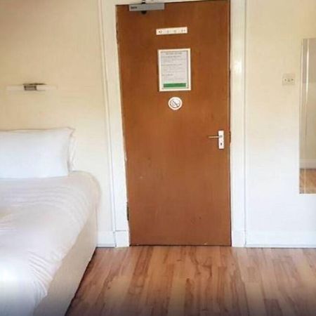 Oyo Gothenburg Hotel ดันเฟิร์มลิน ภายนอก รูปภาพ