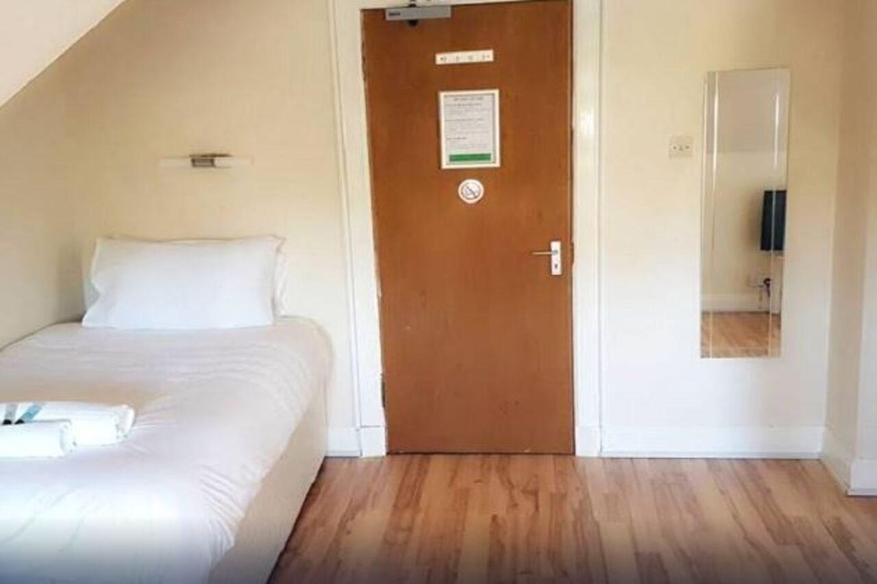 Oyo Gothenburg Hotel ดันเฟิร์มลิน ภายนอก รูปภาพ