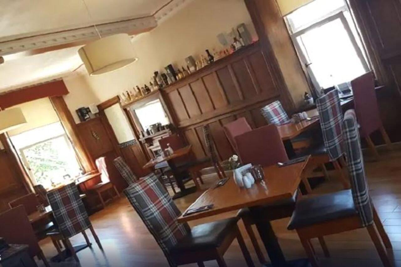 Oyo Gothenburg Hotel ดันเฟิร์มลิน ภายนอก รูปภาพ